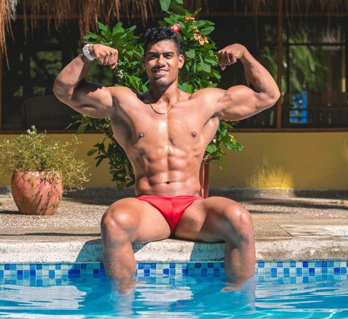 Tiago De Sousa Flirt4Free Shirtless Muscle Hunk