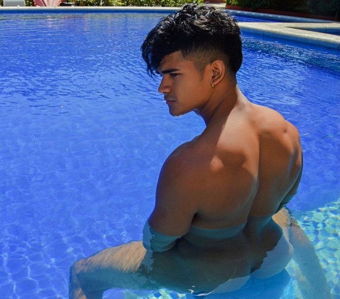 Tony Mars Flirt4Free Cam Model Shirtless Muscle Hunk Colombian Stud 