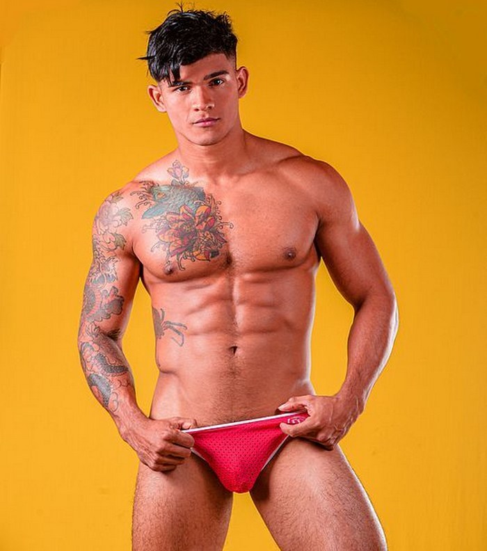 Tony Mars Flirt4Free Cam Model Shirtless Muscle Hunk Colombian Stud