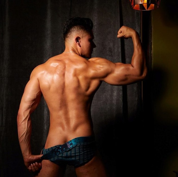 Aron Connor Flirt4Free Cam Model Muscle Hunk