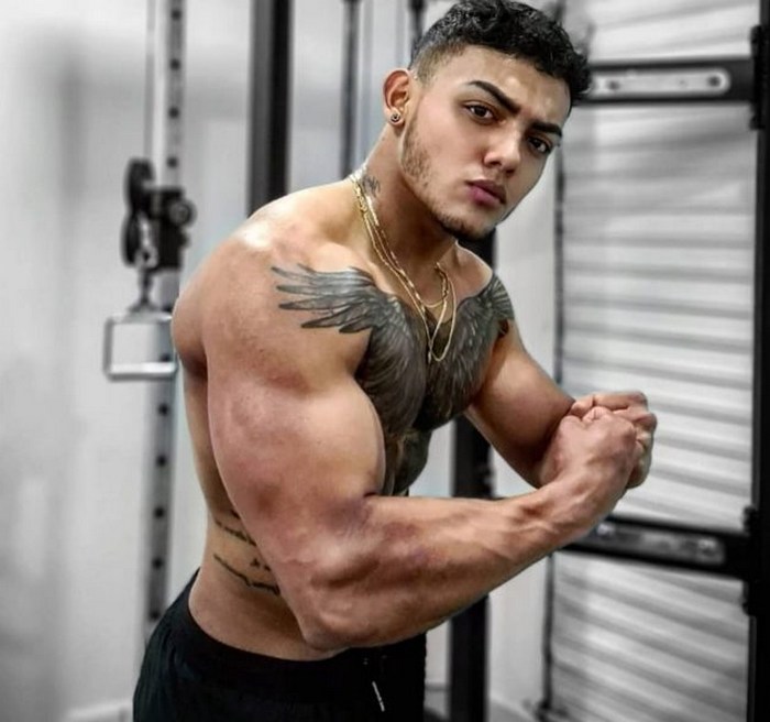 Colton White Flirt4Free Cam Model Latino Muscle Hunk