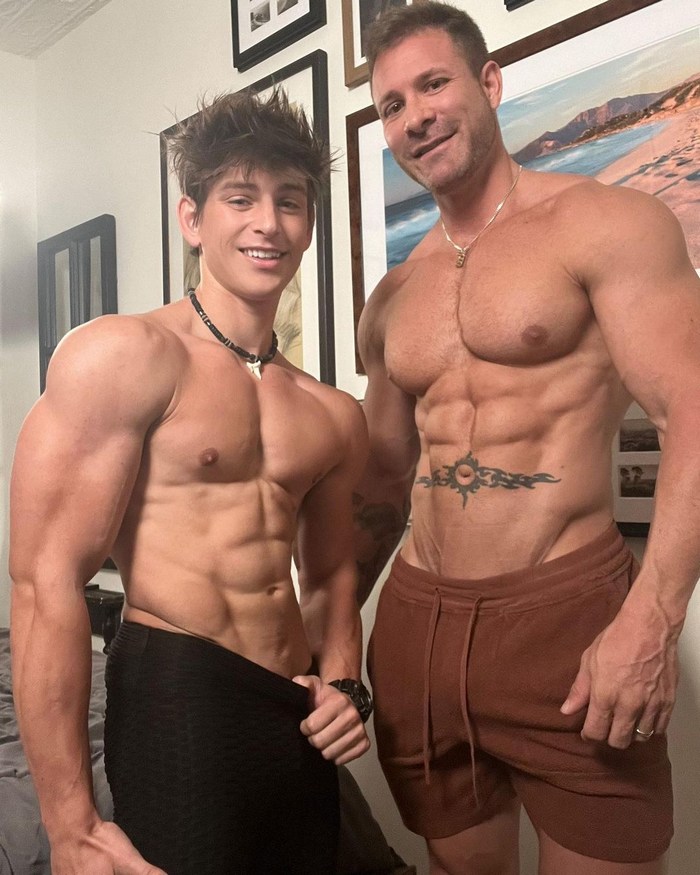 Reno Gold Gay Porn Austin Wolf Shirtless Muscle Hunk