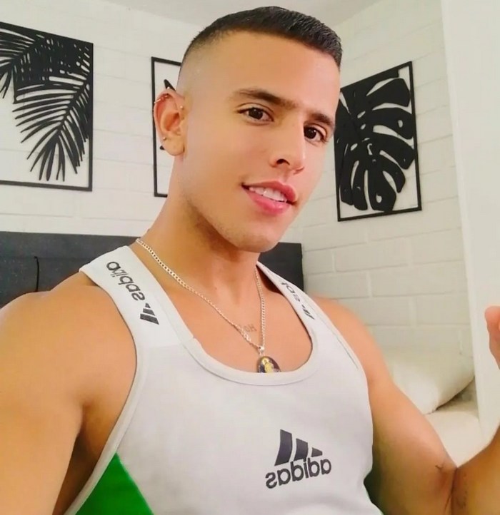 Taylor Walt Flirt4Free Male Cam Model