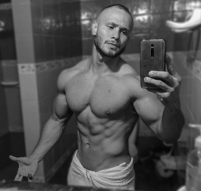 Andrew Corey Flirt4Free Male Cam Model Shirtless Muscle Hunk