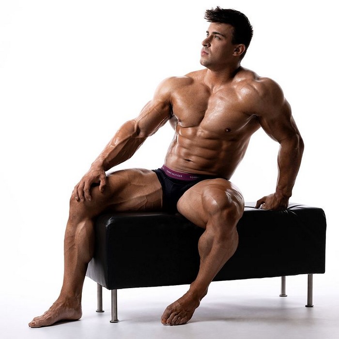 Beau Tucker Flirt4Free Male Cam Model Shirtless Muscle Hunk Bodybuilder
