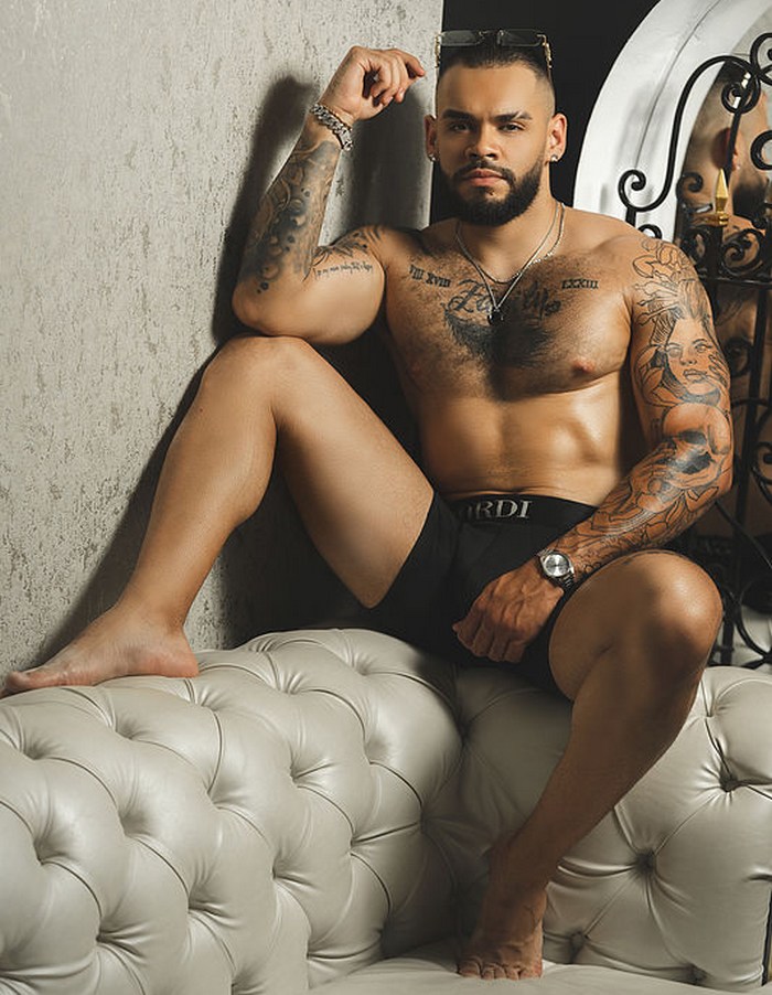 Deklan Grey Flirt4Free Male Cam Model Tattooed Hunk