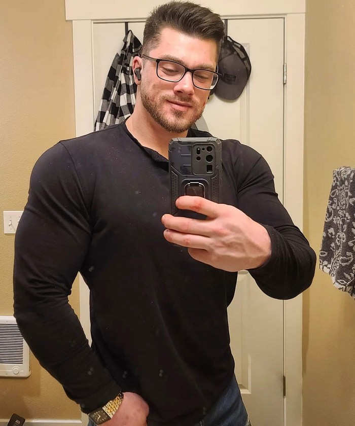 Collin Simpson Gay Porn Star Bodybuilder Muscle Hunk Selfie 