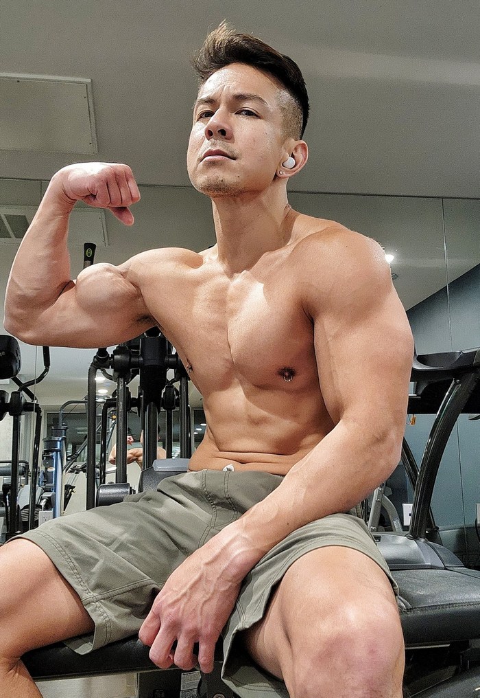 GroovaPooh Asian Gay Porn Star Filipino-American Pinoy Shirtless Muscle Hunk