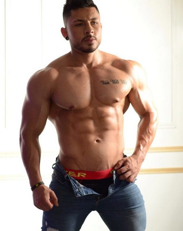 Santiago Aesthetic Flirt4Free Chaturbate Cam Model Shirtless Muscle Hunk 