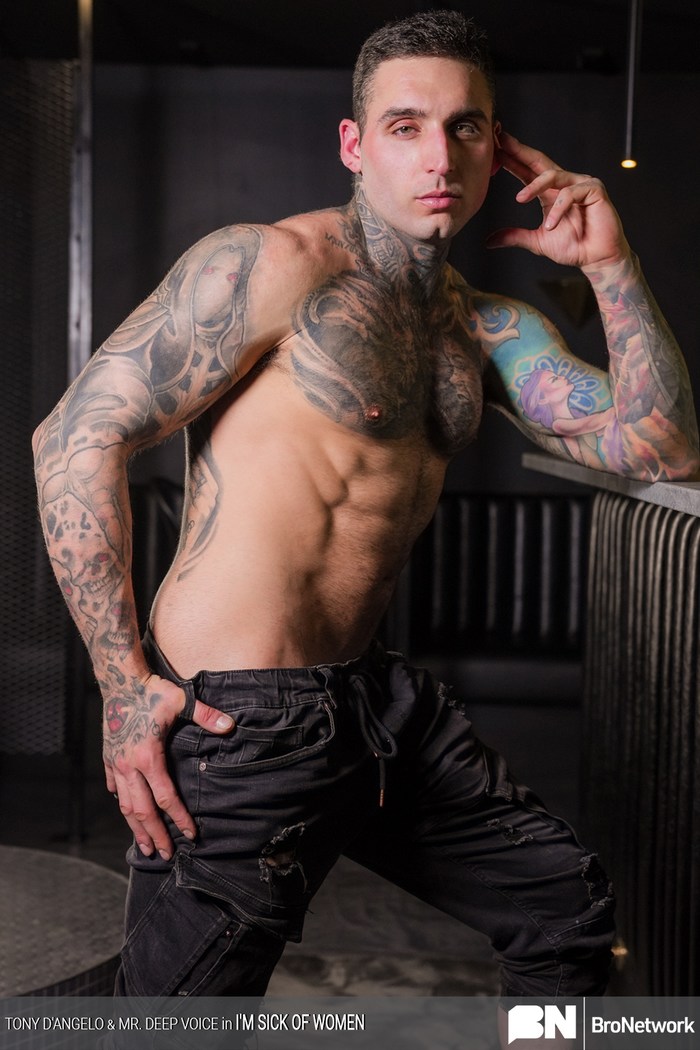 Deep Voice Gay Porn Star Muscle Hunk Tattooed Stud