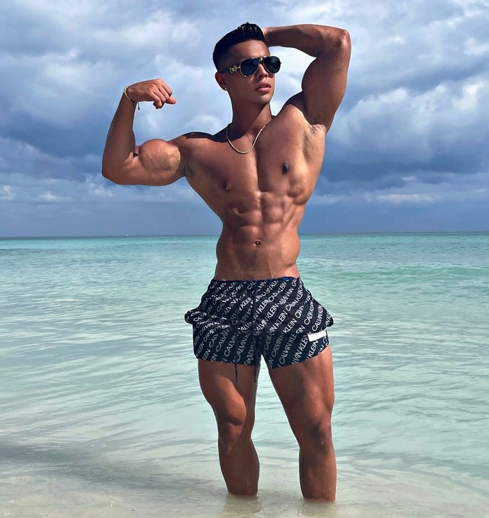Frank Dwayne Flirt4Free Male Cam Model Lation Muscle Jock