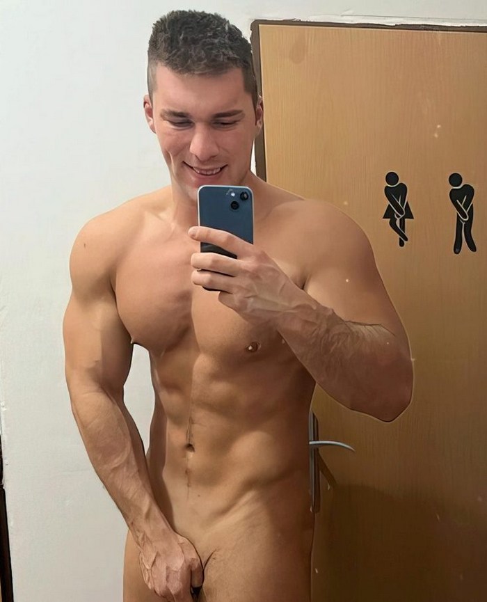 Darius Giles Flirt4Free Male Cam Model Naked Muscle Jock