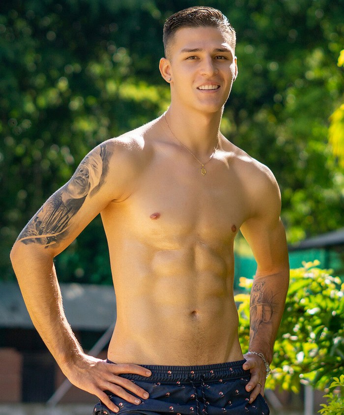 Dominick Walker Flirt4Free Male Cam Model Shirtless Stud