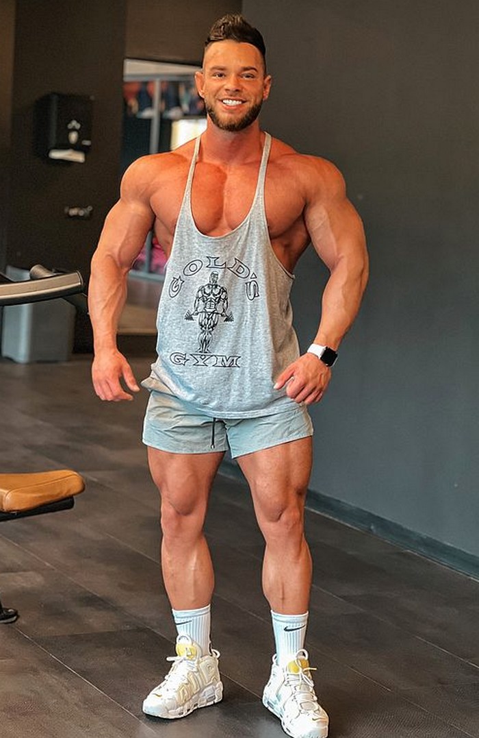 Marco Badass Flirt4Free Male Cam Model Muscle Hunk Shirtless Bodybuilder