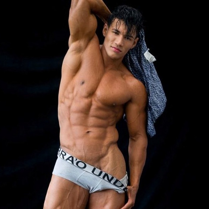 Cris Cruz Flirt4Free Cam Model Shirtless Muscle Hunk Latino Stud