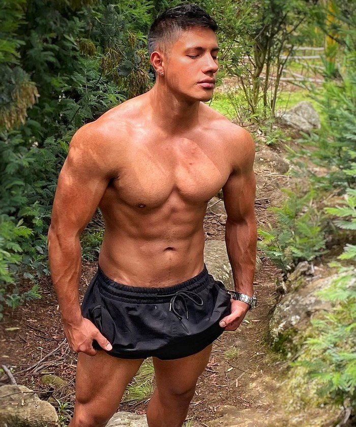Aaron Stark Flirt4Free Male Cam Model Latino Muscle Jock 