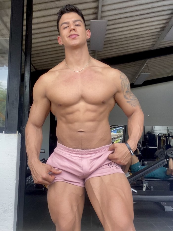 Oskar Ford Flirt4Free Male Cam Model Shirtless Muscle Jock