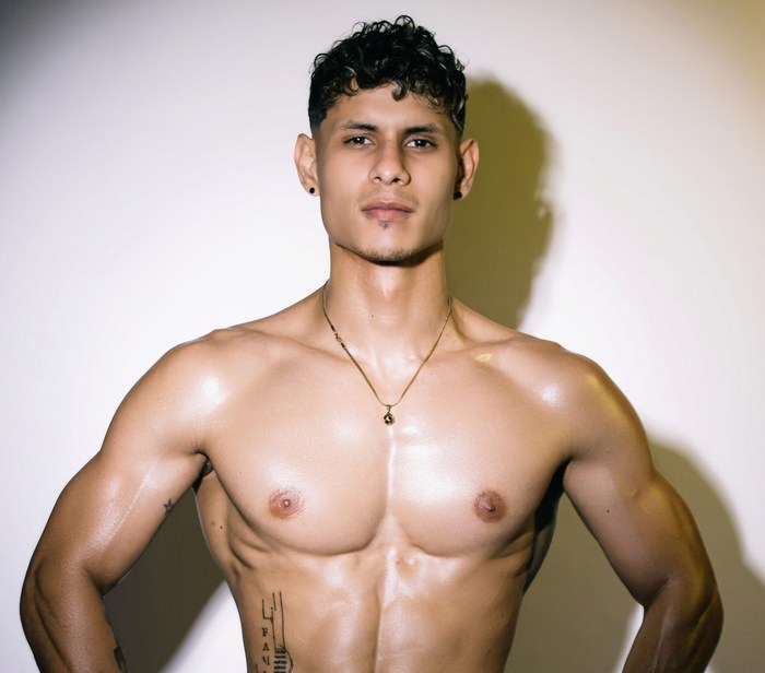 Noah Hunther Flirt4Free Male Cam Model Muscle Jock 