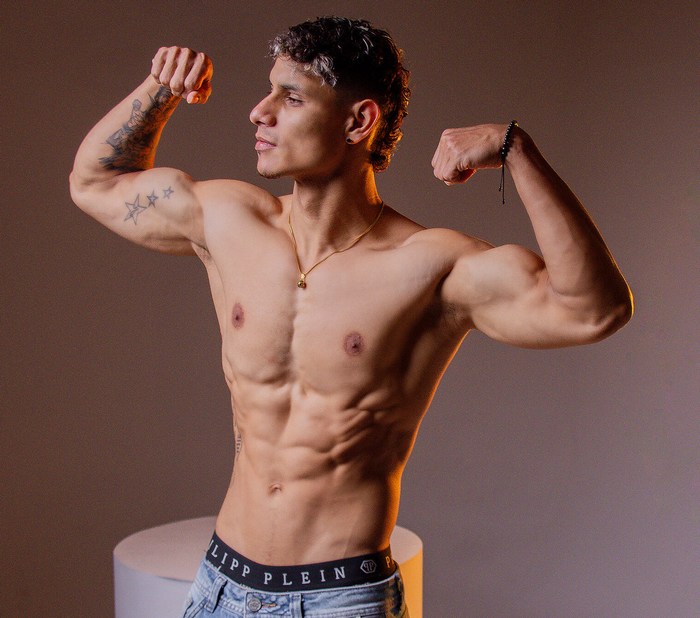 Noah Hunther Flirt4Free Male Cam Model Muscle Jock 