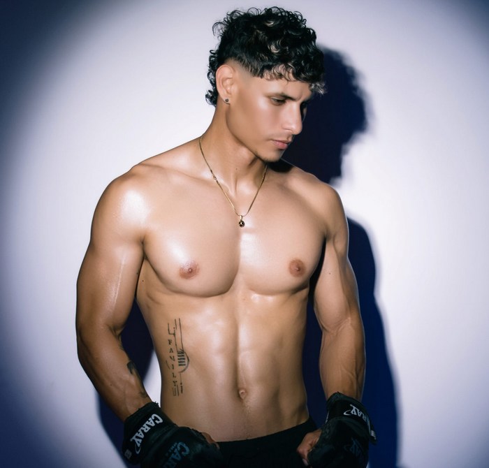 Noah Hunther Flirt4Free Male Cam Model Muscle Jock 