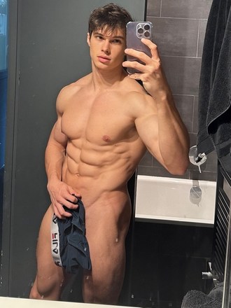 Leo Aesthetics OnlyFans Male Model Naked Muscle Hunk