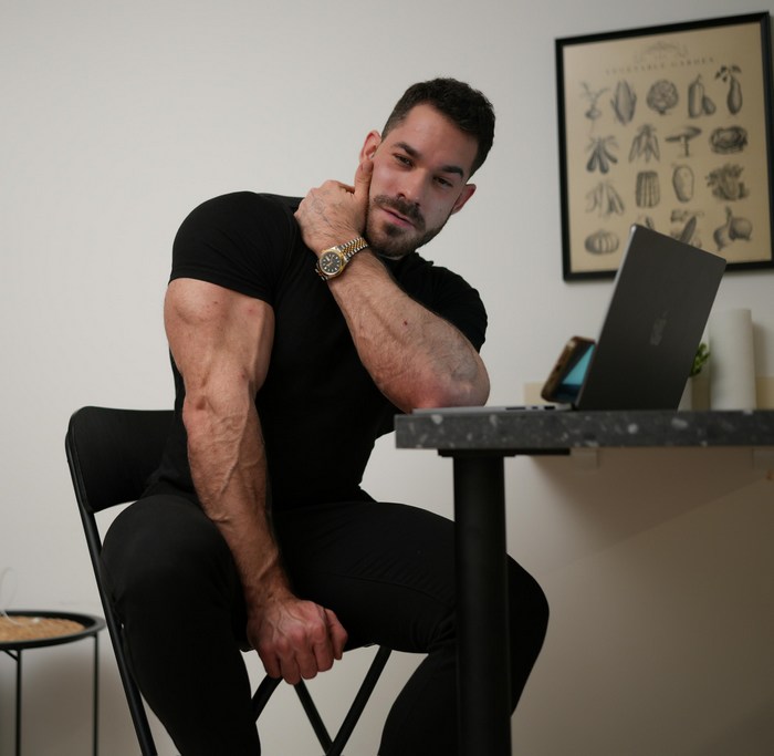Oliver Alpha OnlyFans Male Model Muscle Hunk 