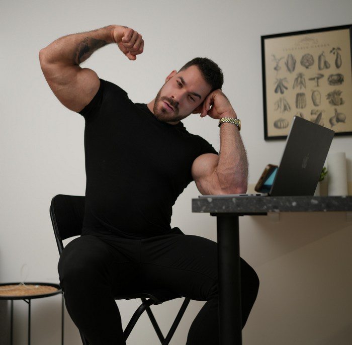 Oliver Alpha OnlyFans Male Model Muscle Hunk 