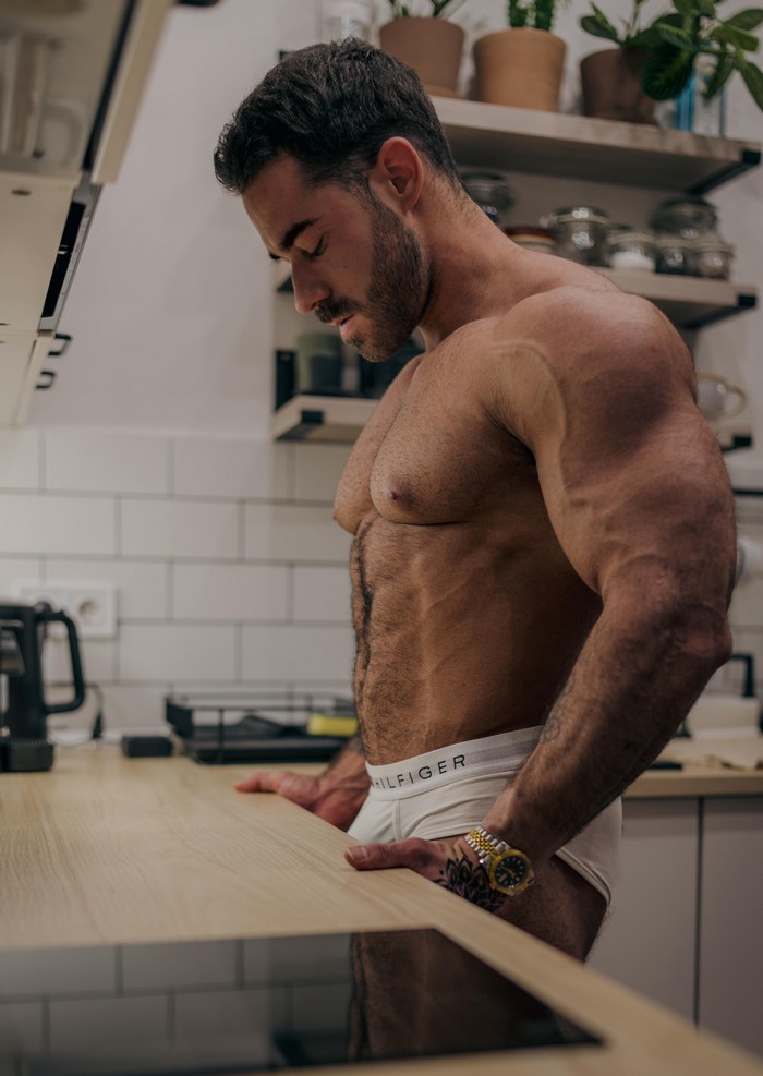 Oliver Alpha OnlyFans Male Model Shirtless Muscle Hunk 
