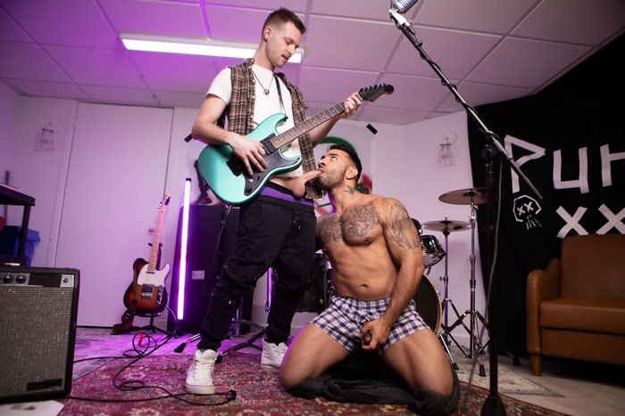 Benjamin Blue Mateo Zagal Gay Porn 