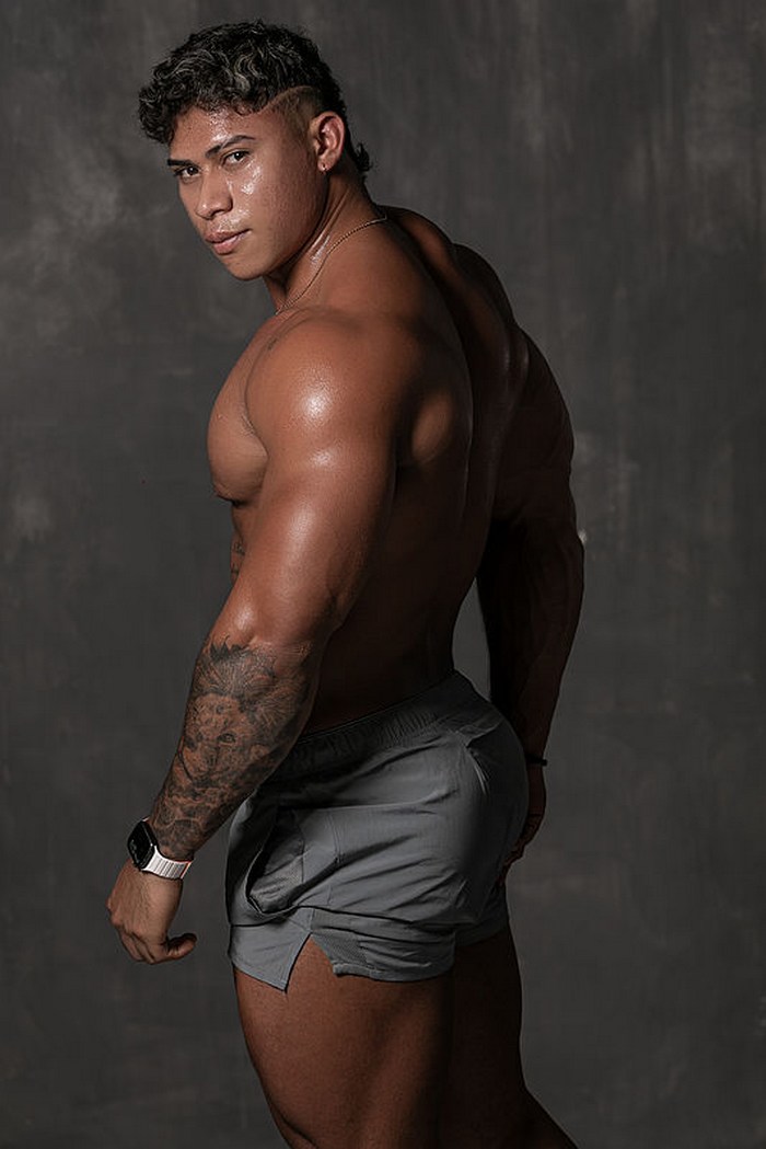 Mathew Evanz Flirt4Free Webcam Male Model Muscle Hunk 