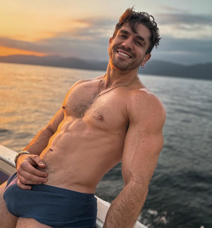 Hugs Kandelas Gay Porn Star Shirtless Muscle Hunk 