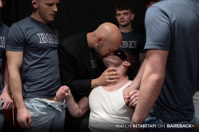 Walker Wild Gay Porn Muscle Hunk Gang Bang 