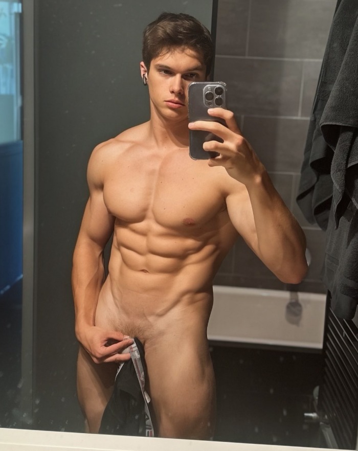Leo Aesthetics OnlyFans Male Model Naked Muscle Hunk 