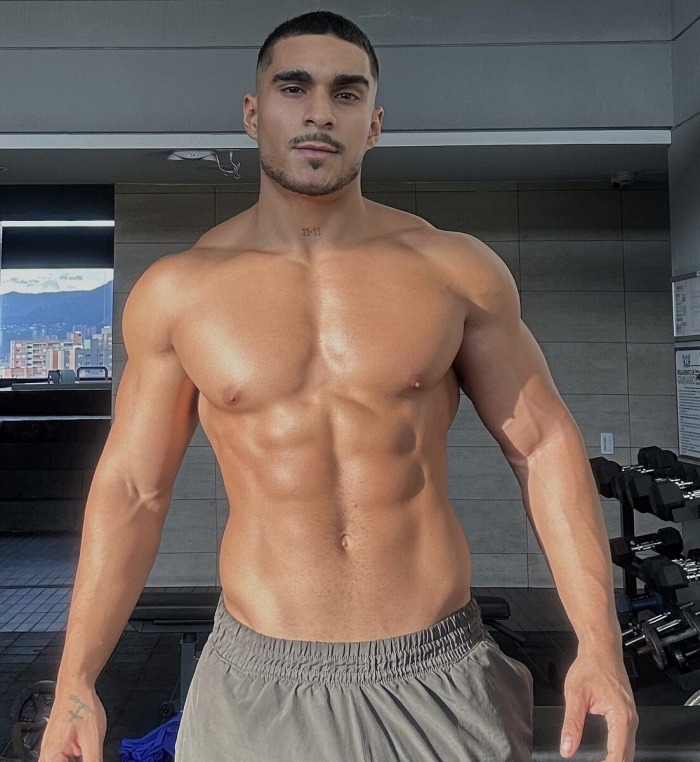 Mateo Zar Flirt4Free Male Model Shirtless Muscle Hunk XXX