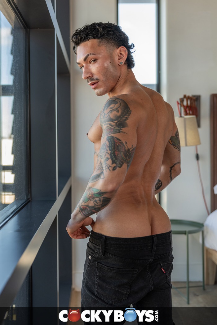 Siren Santiago Gay Porn Star Shirtless Muscle Hunk CockyBoys