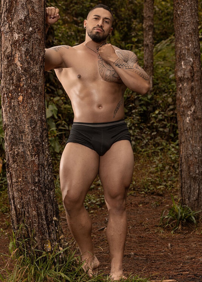 Cristian Walker Flirt4Free Muscle Hunk Shirtless Latino Stud