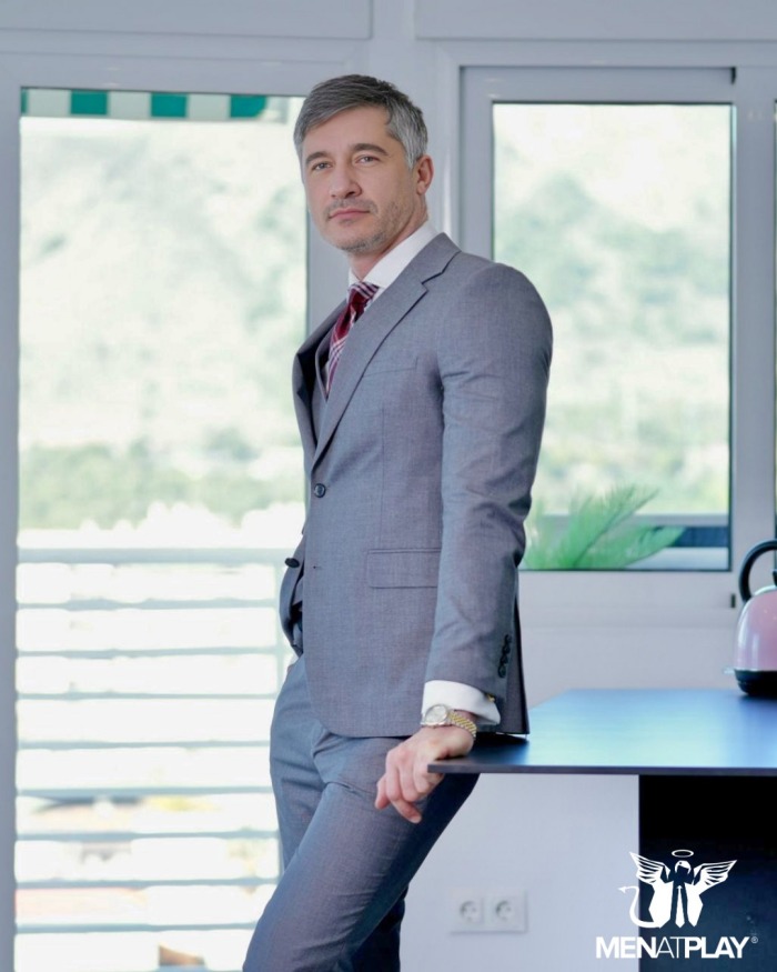 Jay Roberts Gay Porn Star MenAtPlay Suit