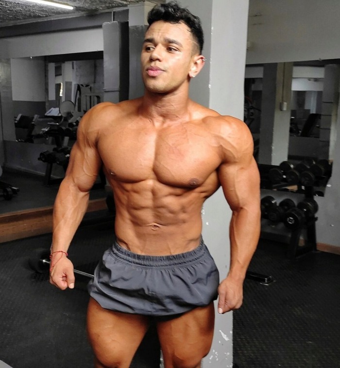 Aaron Velour Flirt4Free Muscle Hunk Cam Male Model
